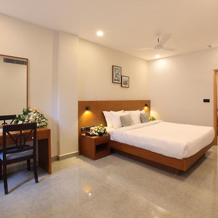 Hotel Prince Kaladi Экстерьер фото